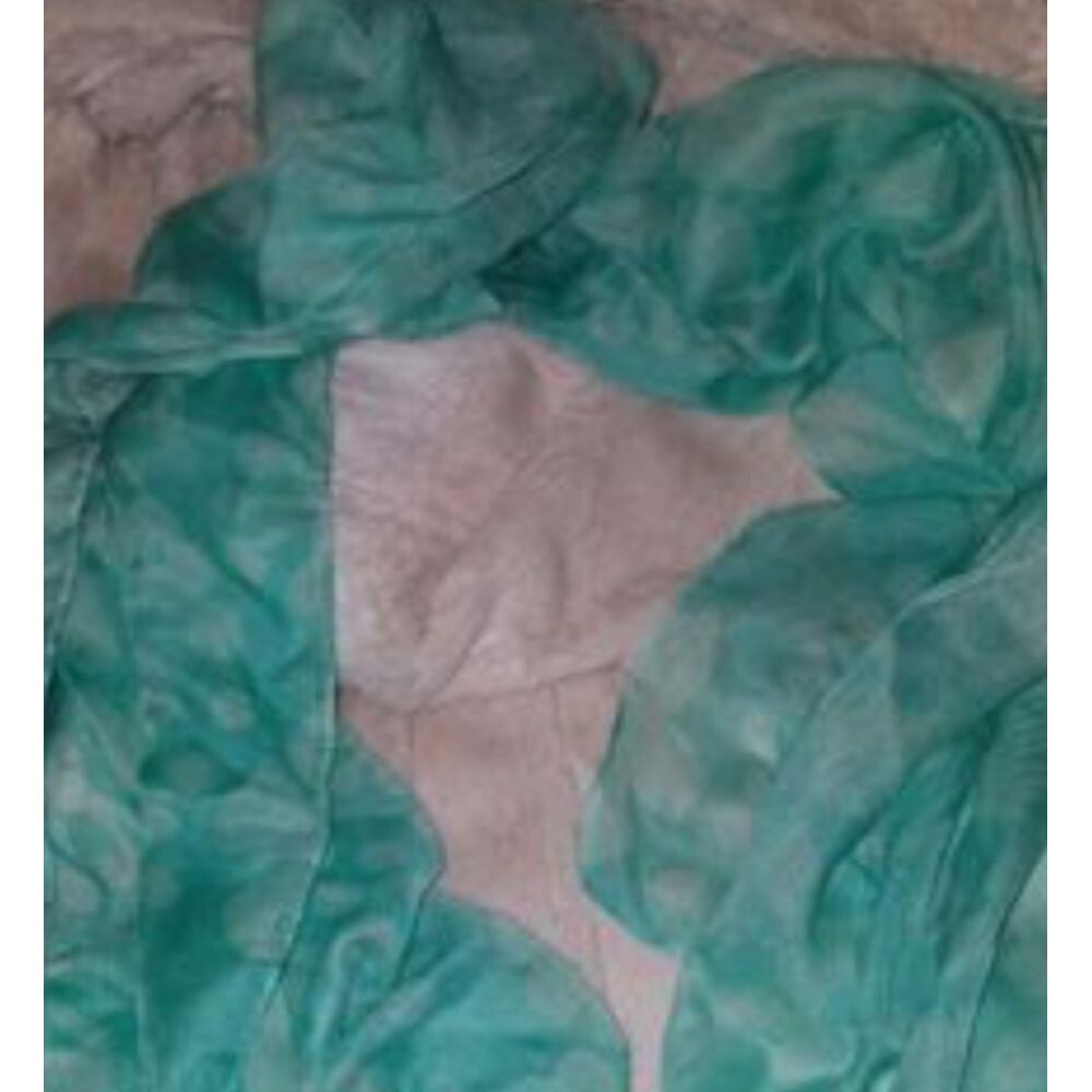 ❤️‍🔥FREE WHEN ADDED TO BUNDLE 
Hallmark Teal and White scarf